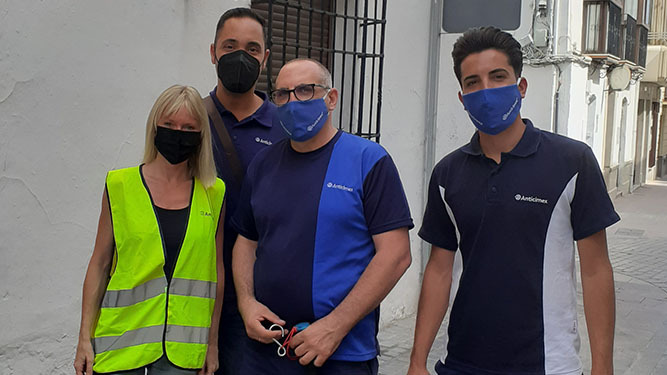 Equipo técnico contratado por el Ayuntamiento de Lucena para el control de plagas