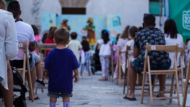Uno de los espectáculos infantiles celebrado en el patio del Castillo el año pasado.