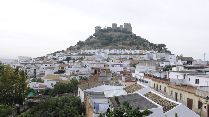 Vista del castillo de Almodóvar del Río.