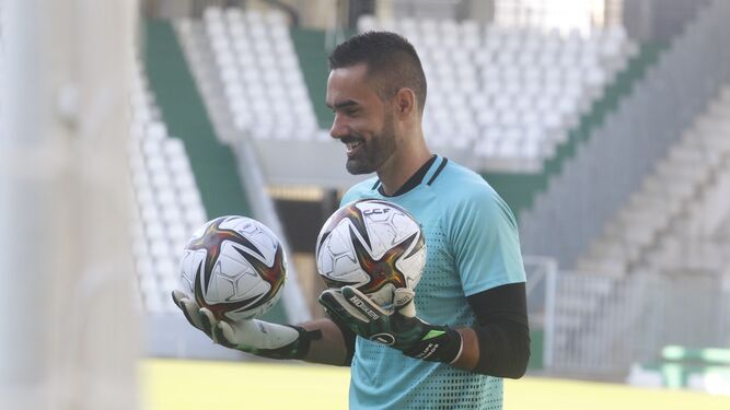 Felipe Ramos, sonriente, durante el entrenamiento de este sábado en El Arcángel.
