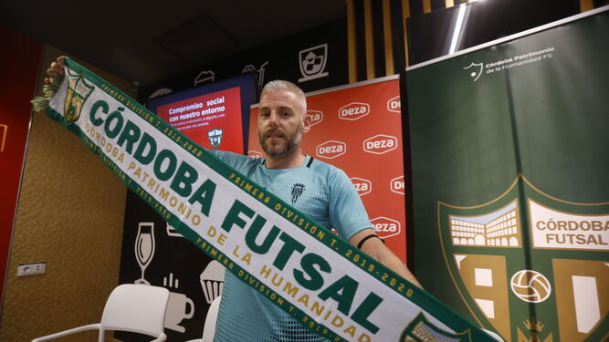 Miguelín, durante su presentación como jugador del Córdoba Futsal.