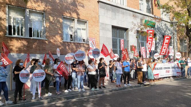 Protesta de este martes ante la Delegación de Salud en Córdoba.