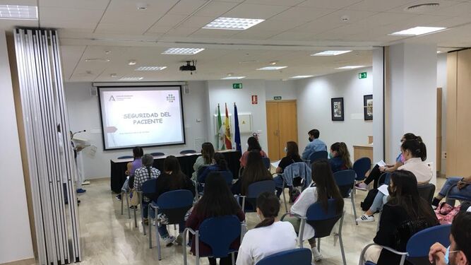 Sesión de bienvenida al alumnado en prácticas en el Hospital Valle de los Pedroches.