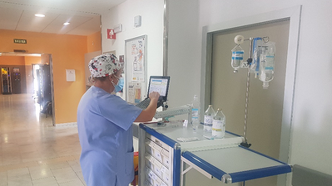 Una enfermera prueba el nuevo sistema.