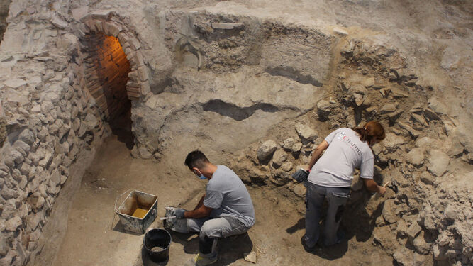 Trabajos en el yacimiento arqueológico de los alfares romanos de Los Tejares.