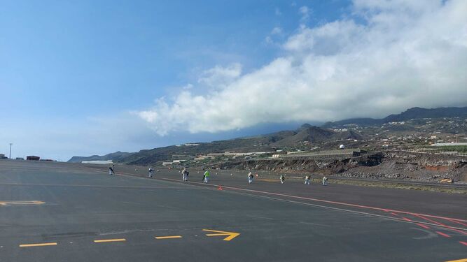 El aeropuerto de La Palma recupera la operatividad