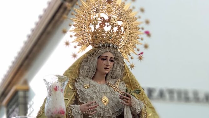 La Virgen de la Paz, durante el rezo del rosario.