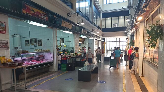 Interior del mercado de abastos de Lucena.