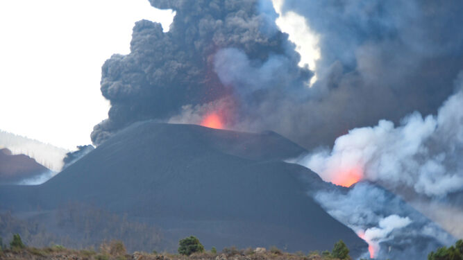 Vista del volcán de Cumbre Vieja este pasado martes.