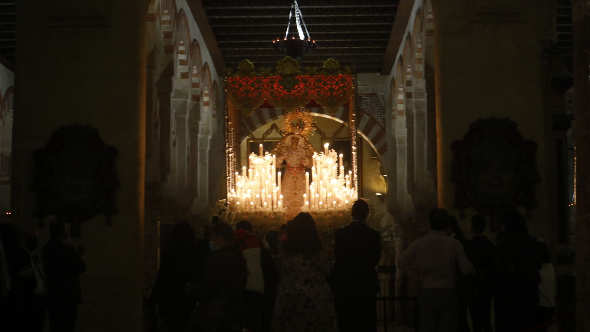 Las im&aacute;genes de la Virgen de la O de C&oacute;rdoba en la Mezquita-Catedral tras suspenderse su salida extraordinaria