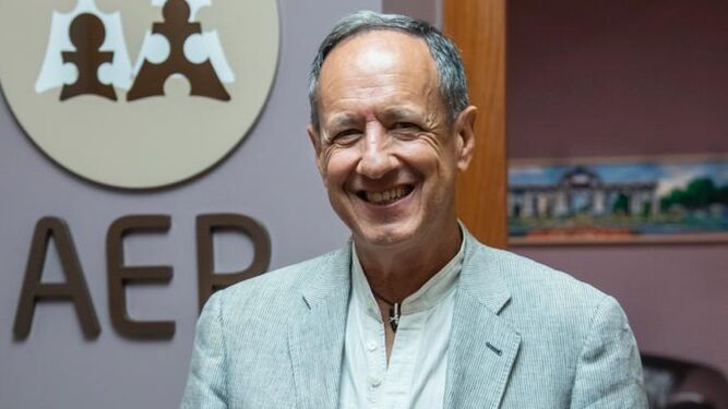 El doctor Javier Álvarez Aldeán, miembro del Comité Asesor de Vacunas de la AEP.