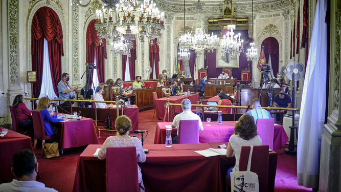 Imagen de uno de los últimos Plenos celebrados en el Ayuntamiento de Cádiz