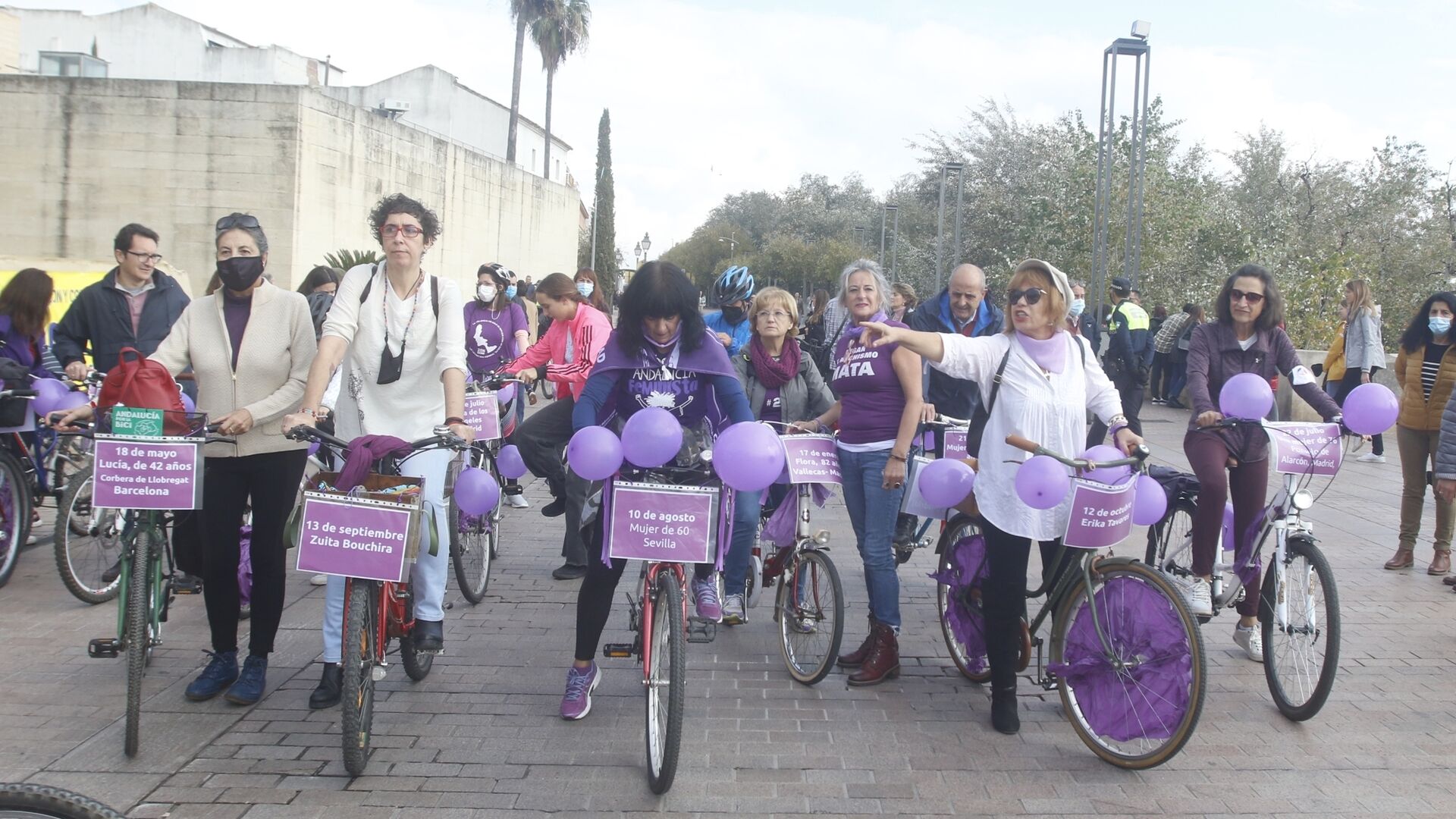 La Marcha En Bici contra la Violencia a las Mujeres en C&oacute;rdoba, en fotograf&iacute;as