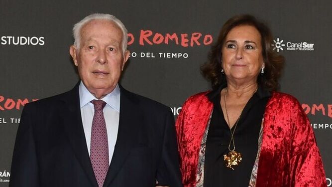 Curro Romero y Carmen Tello, en la presentación del documental del torero en Sevilla.