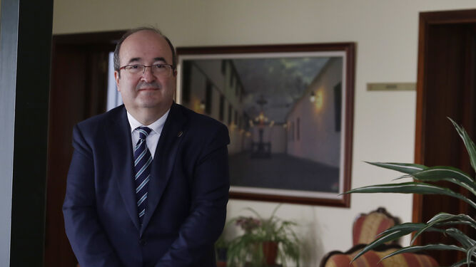 El ministro, en la Subdelegación del Gobierno en Córdoba.