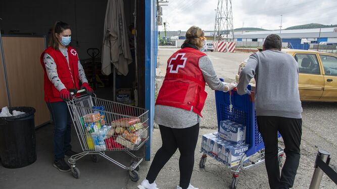 Entrega de alimentos a familias vulnerables en Córdoba.