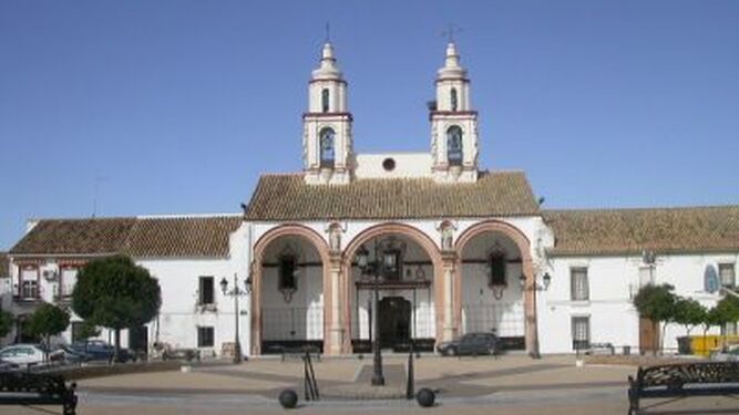 Plaza de la iglesia de La Carlota.