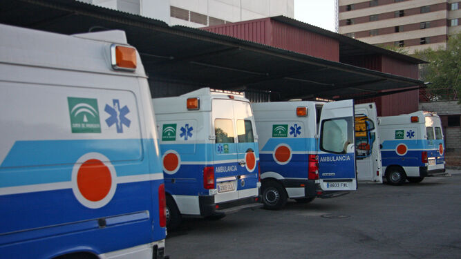 Ambulancias en un centro hospitalario.