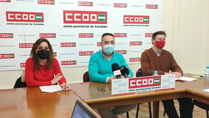 Ana Belén Acaiña, José Damas y José Antonio López en la sede de CCOO Córdoba