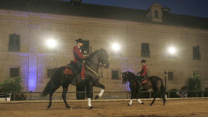 Un espectáculo de Córdoba Ecuestre en Caballerizas Reales.