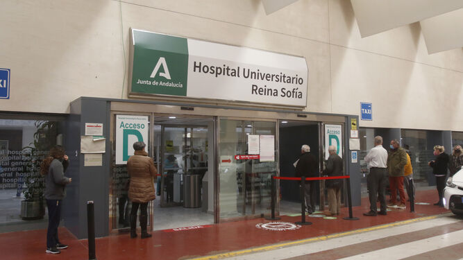 Acceso al Hospital Reina Sofía.