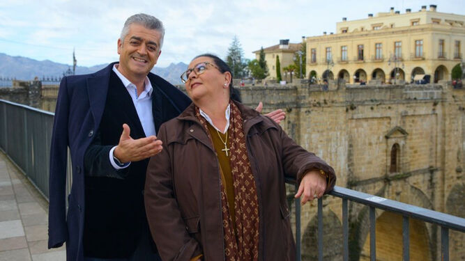 Modesto Barragán, con María del Monte, en la foto de presentación de las Campanadas de Canal Sur TV a principios de mes.