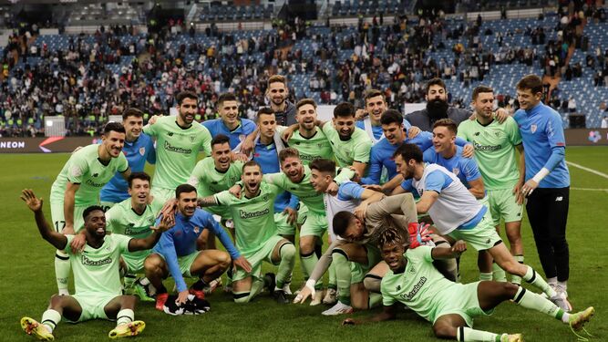 Los jugadores del Athletic Club celebran el triunfo ante el Atlético de Madrid
