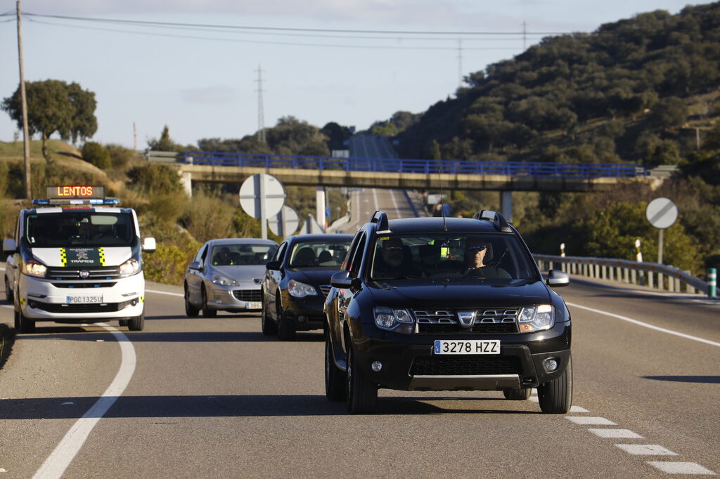 Las fotograf&iacute;as de la marcha lenta entre C&oacute;rdoba y Badajoz para exigir la autov&iacute;a A-81
