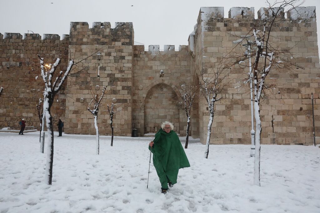 Jerusal&eacute;n, cubierta de nieve tras el paso del temporal 'Elpida'