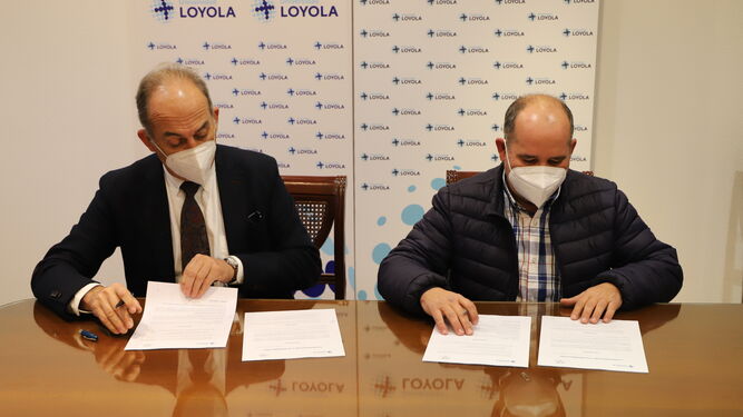 Firma del acuerdo de la Universidad Loyola con Las Palmeras.