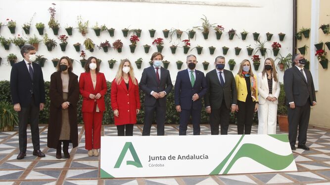 Reunión en Córdoba del consejero de Presidencia, Elías Bendodo, con los delegados de la Junta de Andalucía.