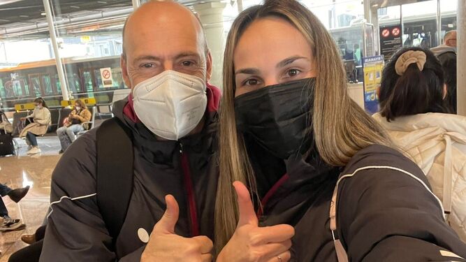 Marija Galonja junto a José Luis Machado de vuelta a Priego desde Barcelona.