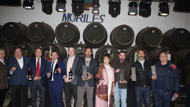 Foto de familia en la presentación de los vinos 'Ximenium' de Bodegas El Monte