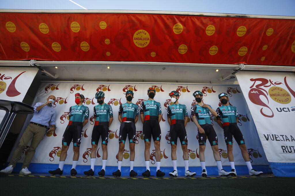 Lucena disfruta con la salida de la tercera etapa de la Vuelta a Andaluc&iacute;a