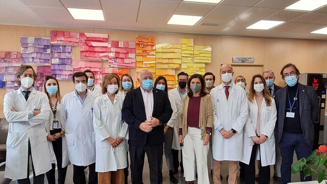Aguirre, durante su visita al nuevo espacio de investigación oncológica.
