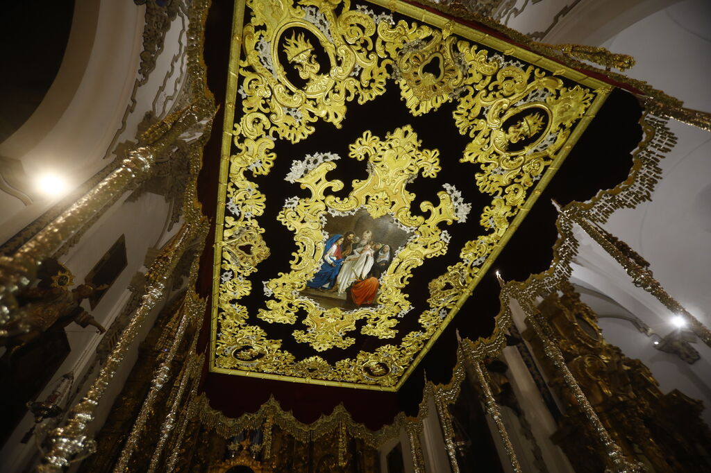 La presentaci&oacute;n del techo de palio de la Virgen de la Candelaria de C&oacute;rdoba, en  im&aacute;genes