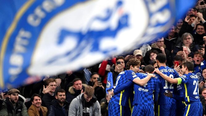 Los jugadores del Chelsea celebra uno de los tantos.