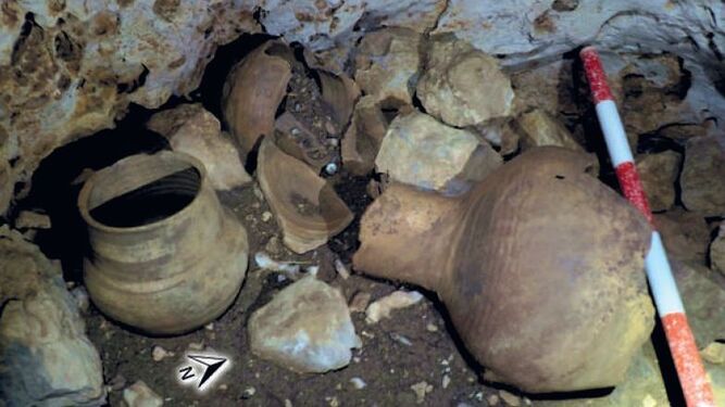 Parte de la vajilla encontrada en la cueva Al-Kanz de Espiel.
