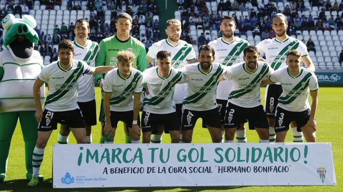 Formación inicial del Córdoba CF ante el Mensajero.