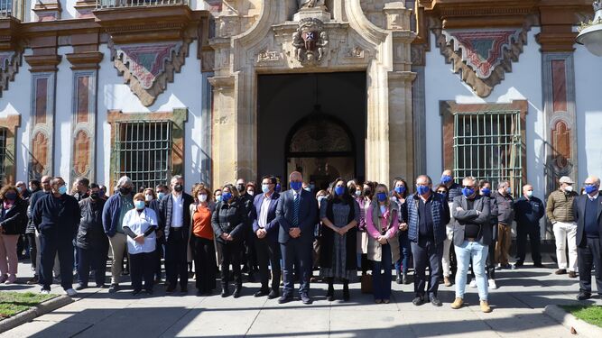 Concentración a las puertas de la Diputación.