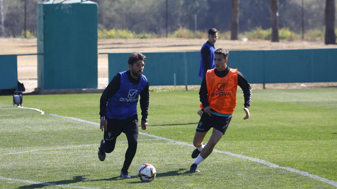 Álex Bernal durante el entrenamiento del miércoles en la Ciudad Deportiva.