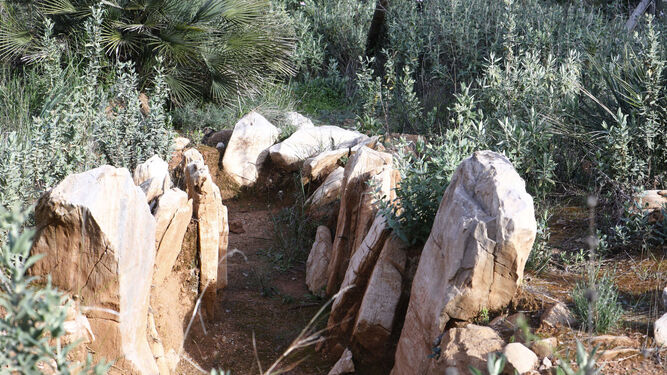 Vista de los restos del dolmen de Posadas.