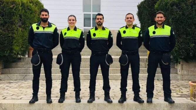 Los cinco nuevos agentes en prácticas de la Policía Local de Lucena.