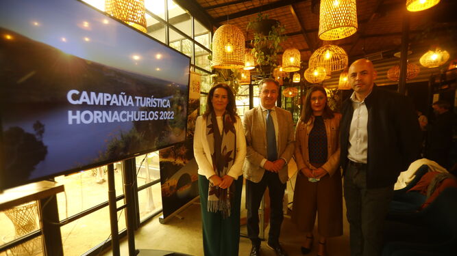 Acto de presentación de la 'Campaña Turística Hornachuelos 2022' en el Mercado Victoria de Córdoba.