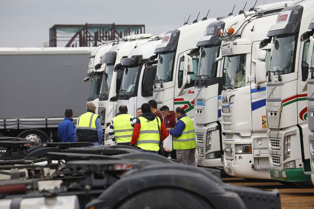 Cientos de camiones se concentran en C&oacute;rdoba: las im&aacute;genes de una protesta multitudinaria