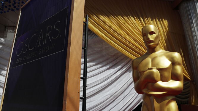 Una estatuilla del Oscar adornaba ayer el Dolby Theatre.