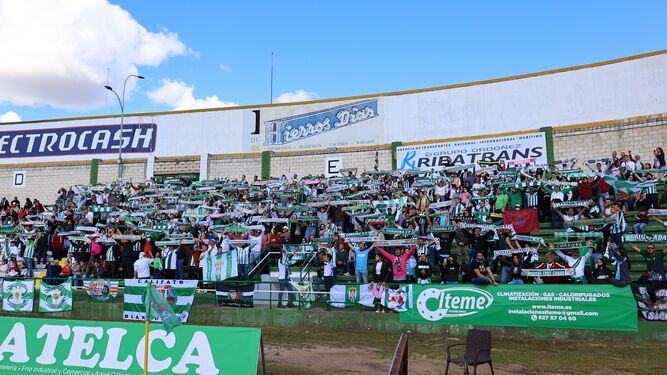 Los aficionados del Córdoba CF desplazados al partido ante el Cacereño.