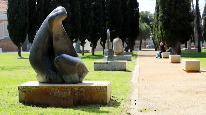 Esculturas en el Parque Alcalde Juan Ceada, donde se reubicaron tras ser retiradas de las calles del centro