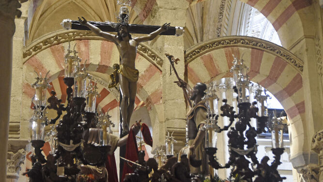 Cristo de la Agonía en el interior de la Mezquita-Catedral.
