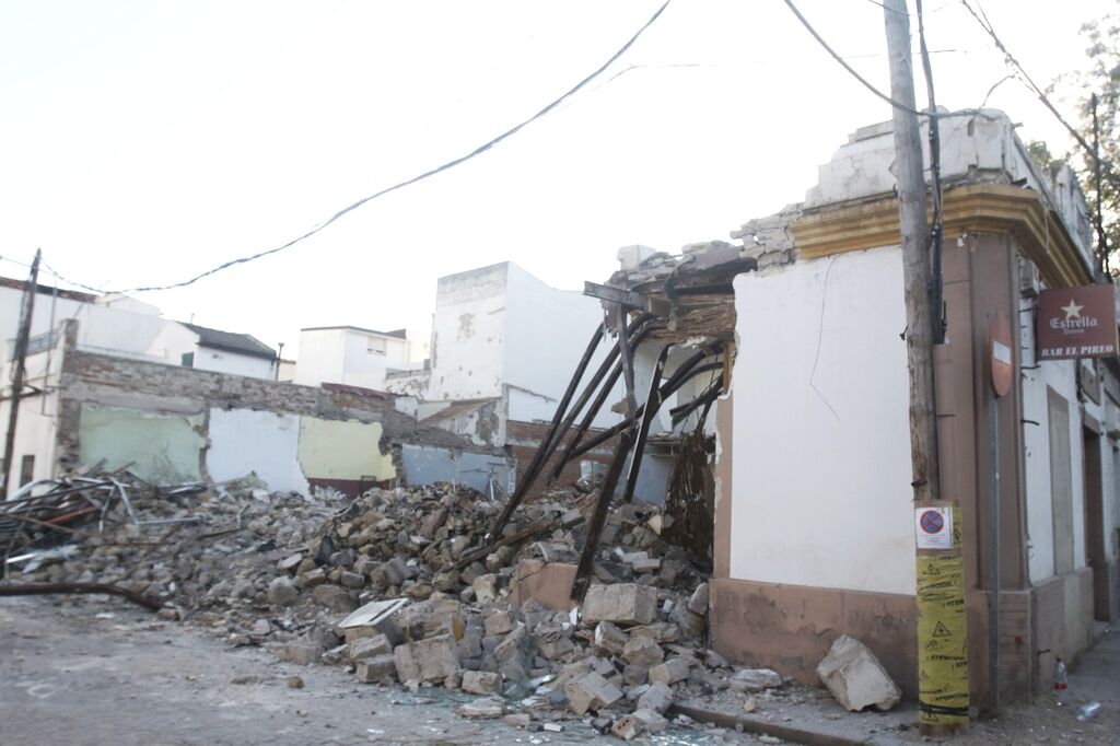Adi&oacute;s al antiguo bar El Pireo de C&oacute;rdoba: Arrancan las demoliciones para ampliar la avenida de Trassierra